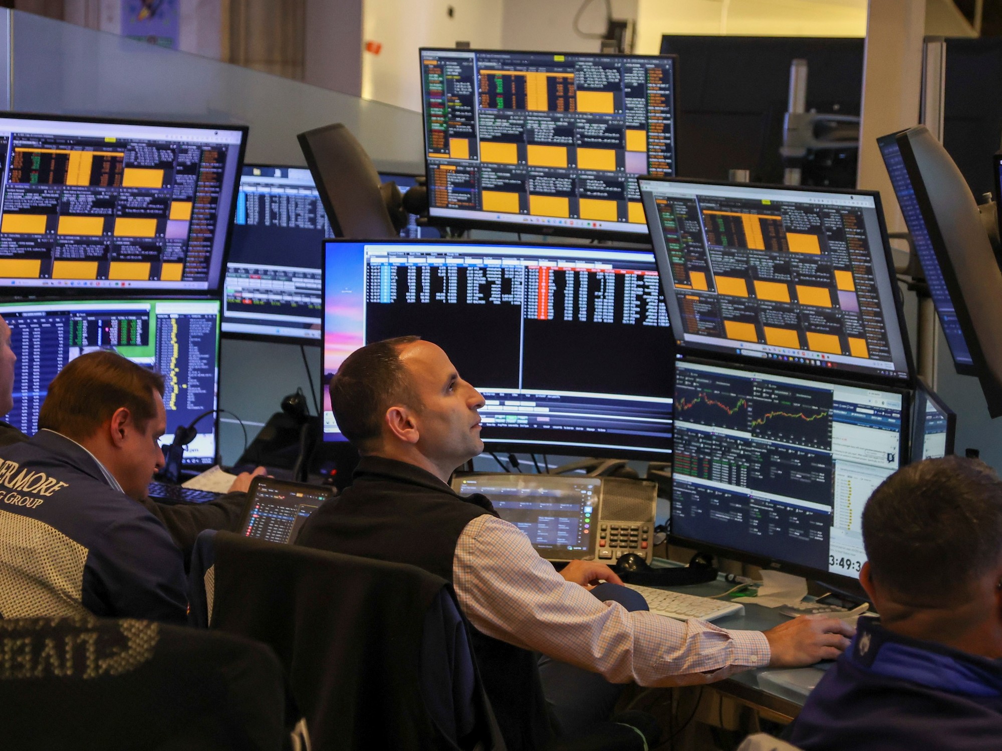 Нефть выше $104 обвалила S&P 500 и Nasdaq на фоне страха инфляции