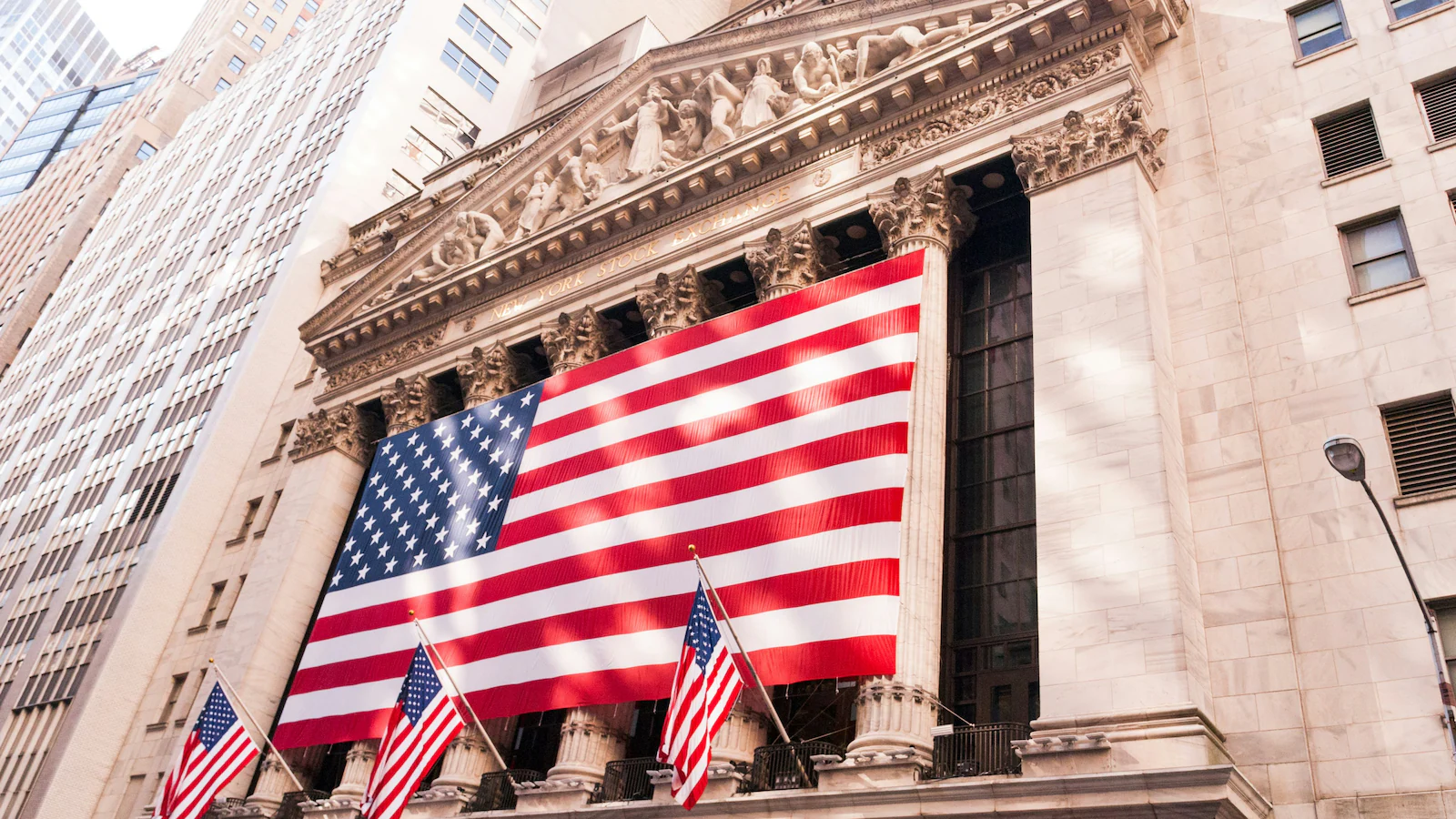 Итоги торгов 22 сентября: Nasdaq лидирует, нефть дешевеет