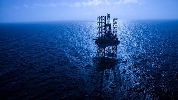 Трамп приостановил удары по Ирану, ураган угрожает поставкам нефти